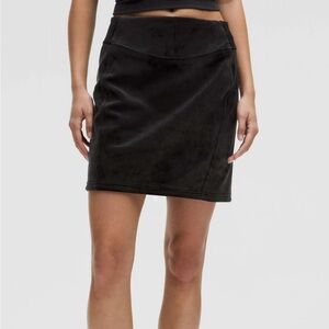 NWT Lululemon Scuba Velvet High Rise Mini Skirt, Black